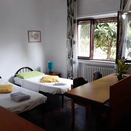 Bed In Πανσιόν Σιένα