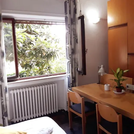 Гостьовий будинок Bed In 3*